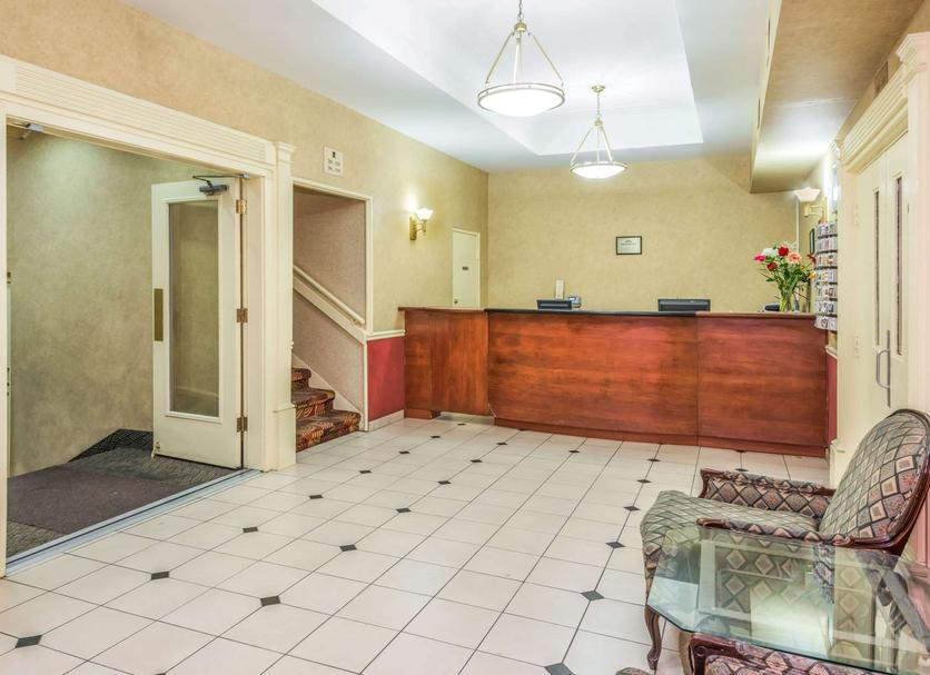 Front desk Photo