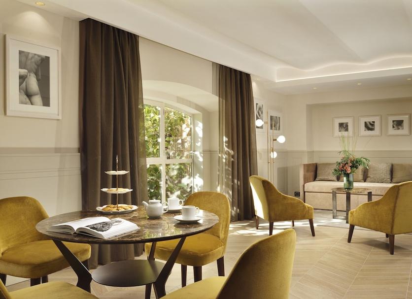 Dining room Photo