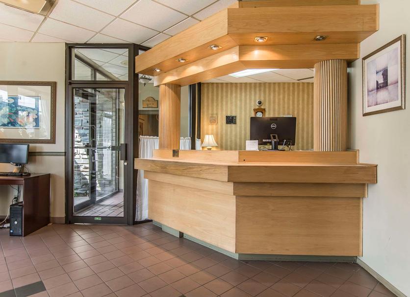 Front desk Photo