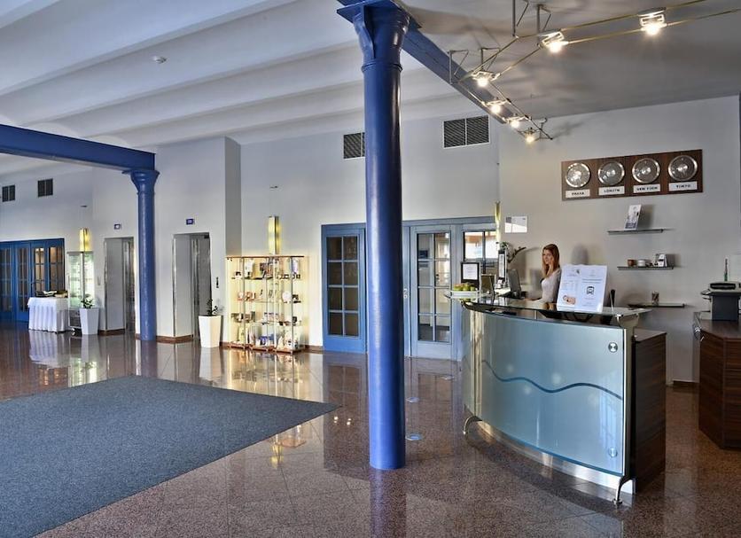Front desk Photo