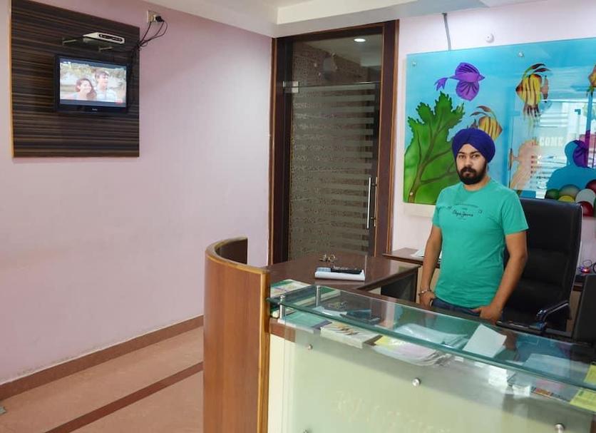 Front desk Photo