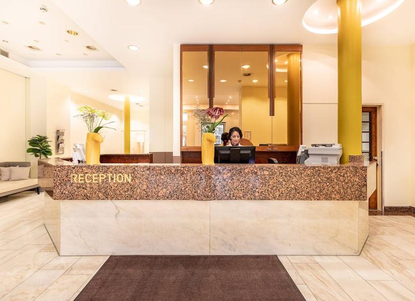 Front desk Photo