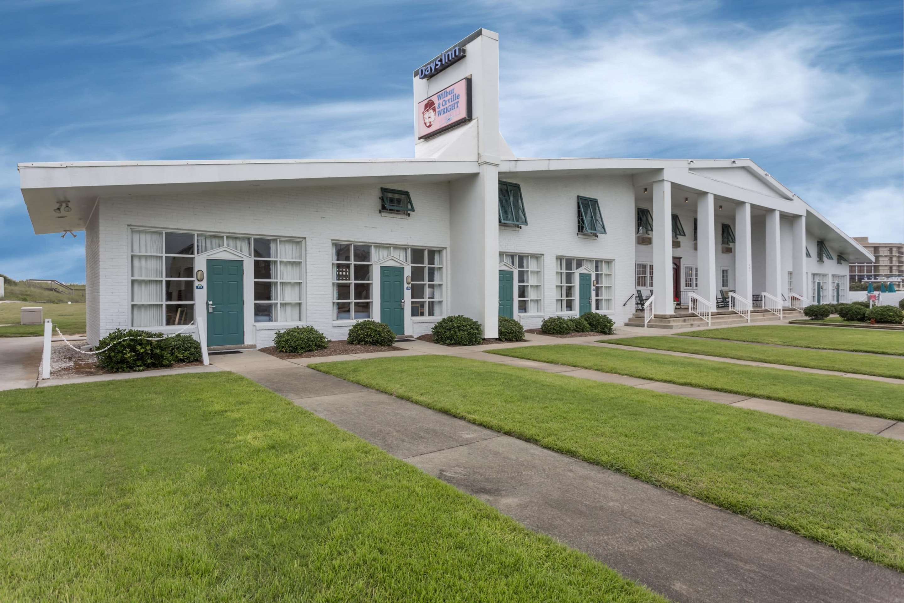 Days Inn by Wyndham Kill Devil Hills Oceanfront Wilbur from S 65