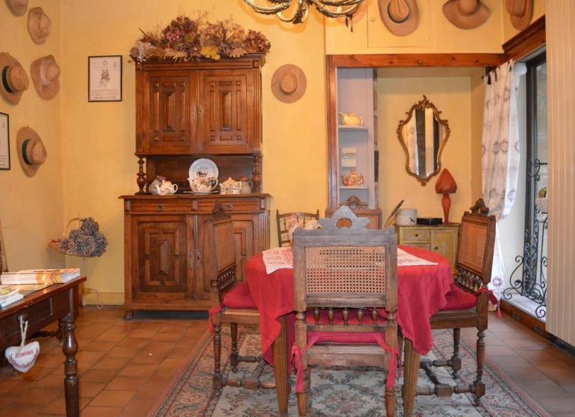 Dining room Photo
