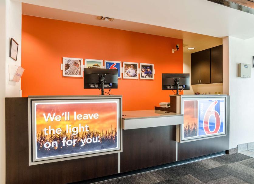 Front desk Photo