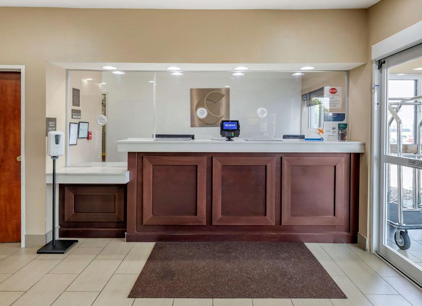 Front desk Photo