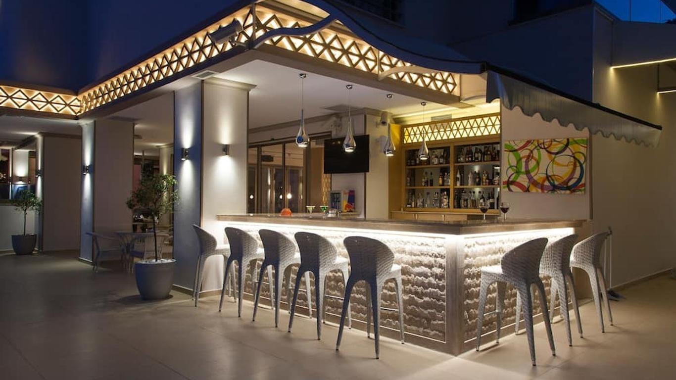 Aurasia Deluxe Hotel