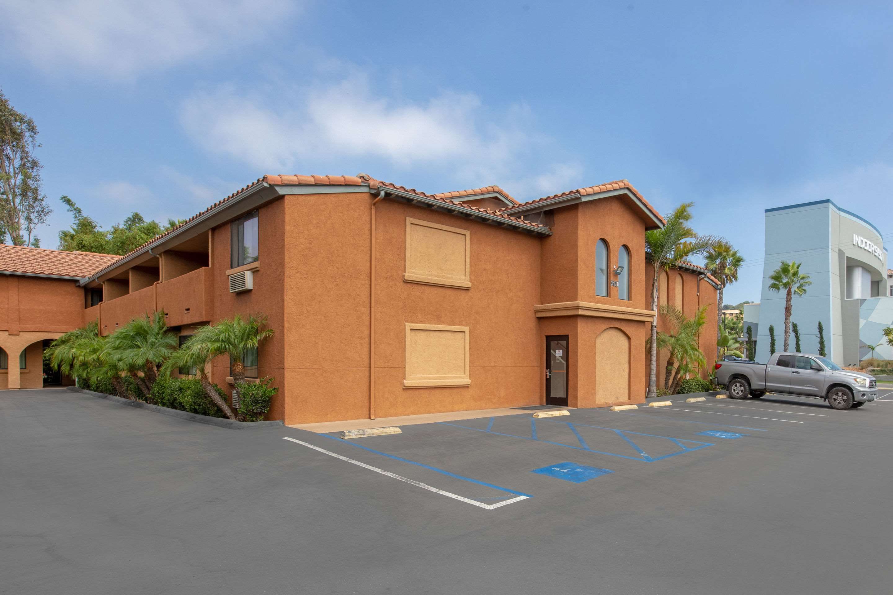 Quality Inn & Suites Oceanside Near Camp Pendleton from S 119