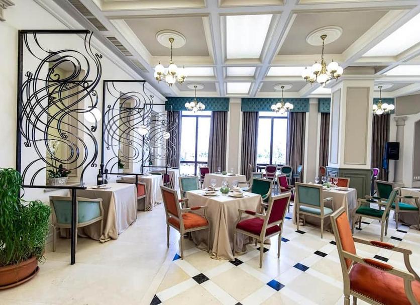 Restaurant Photo