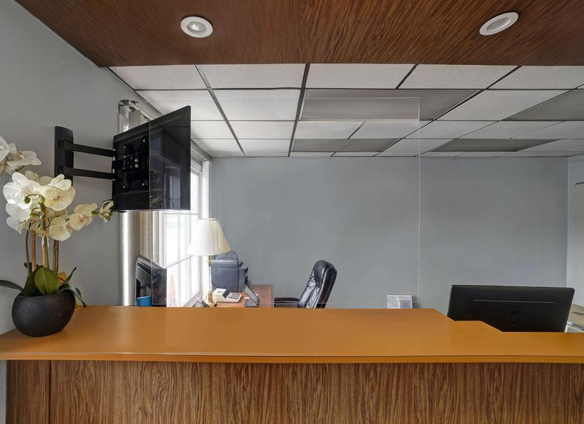 Front desk Photo