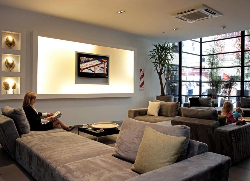 Lounge Photo