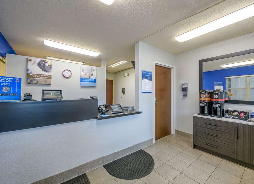Front desk Photo