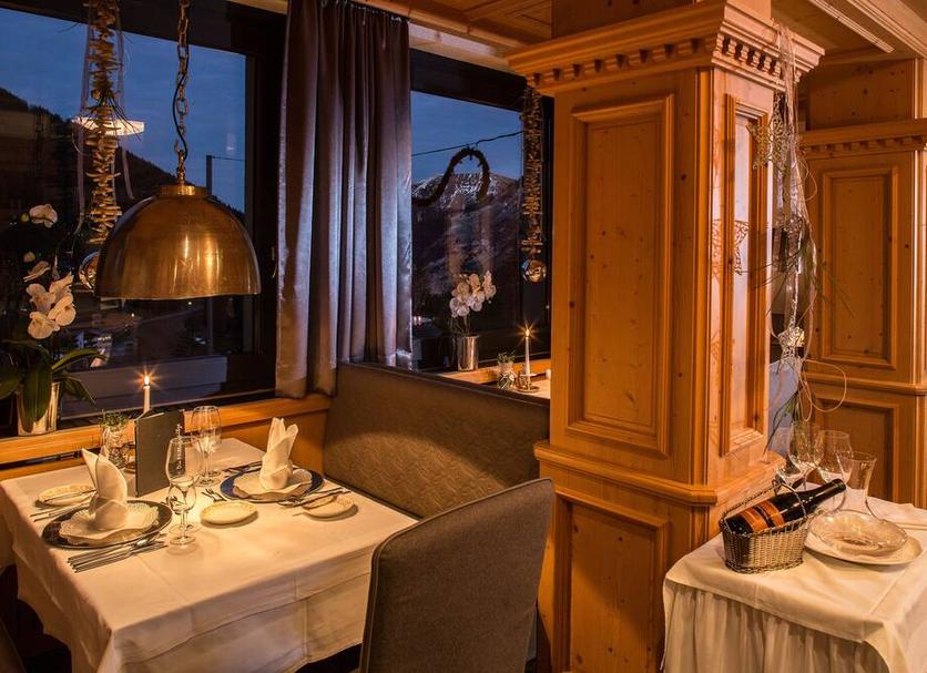 Dining room Photo