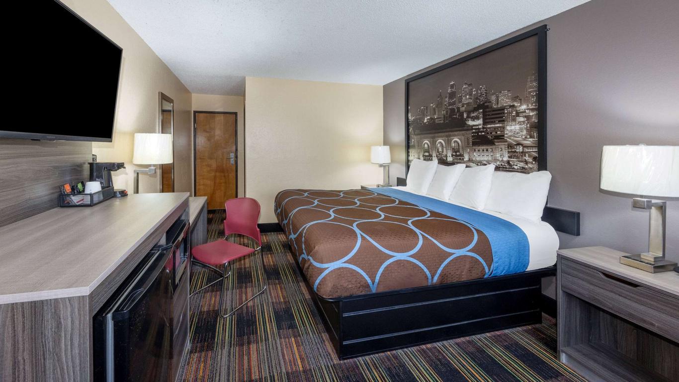 Super 8 by Wyndham Kansas City at Barry Road/Airport