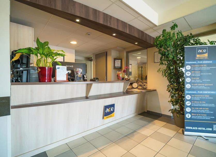 Front desk Photo