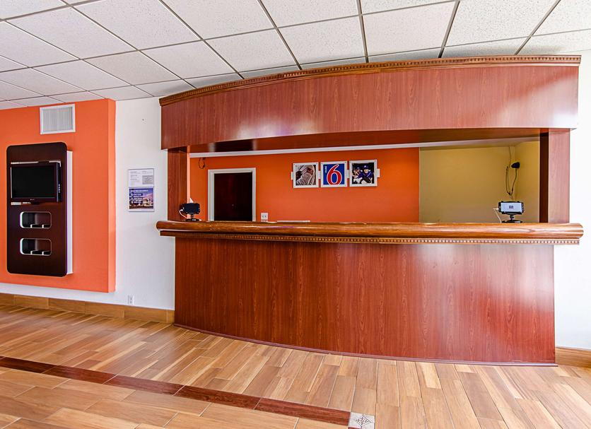 Front desk Photo