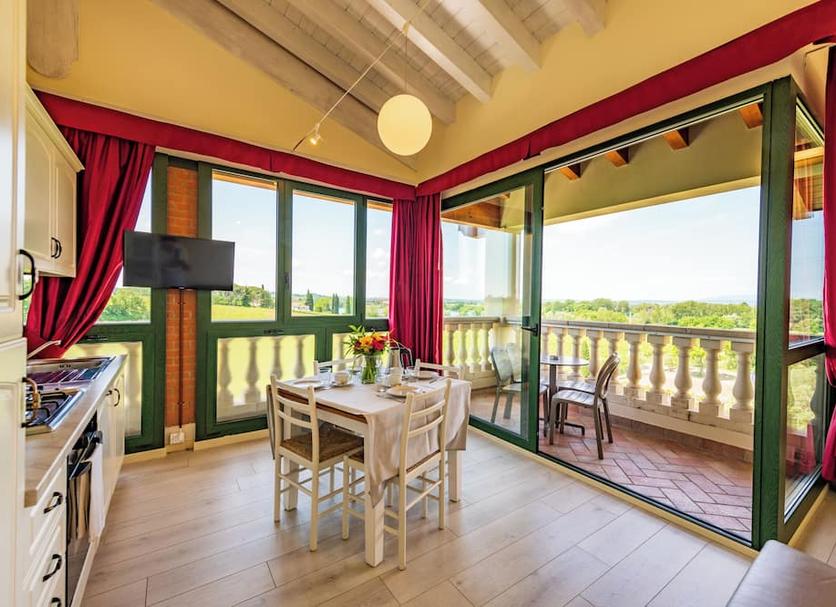 Dining room Photo