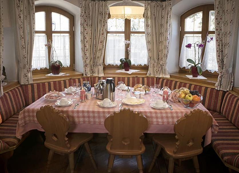 Dining room Photo