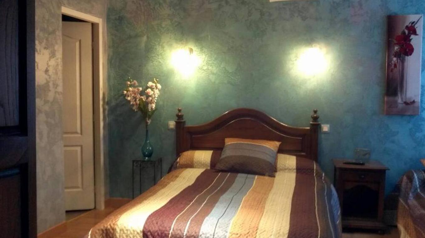 Au Pied Du Chateau