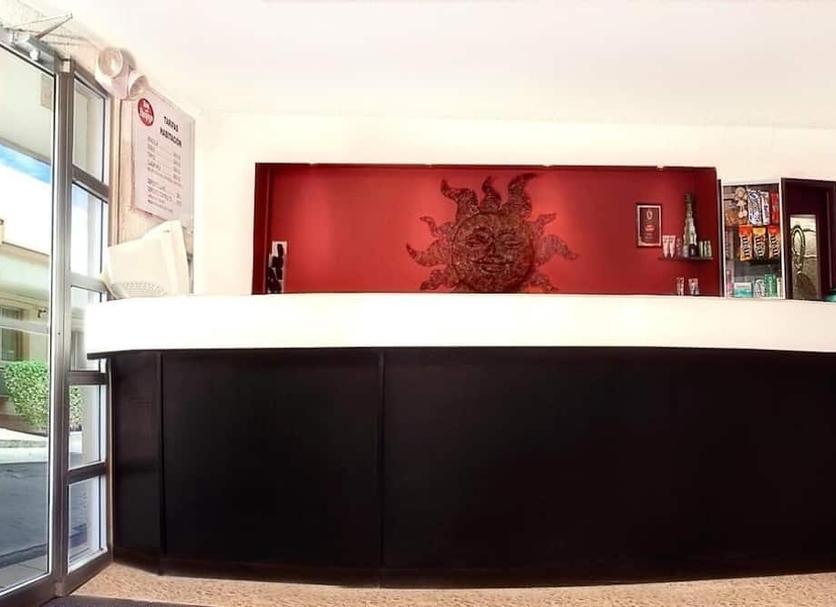 Front desk Photo
