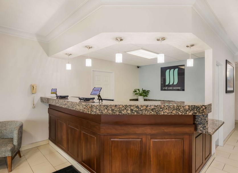 Front desk Photo