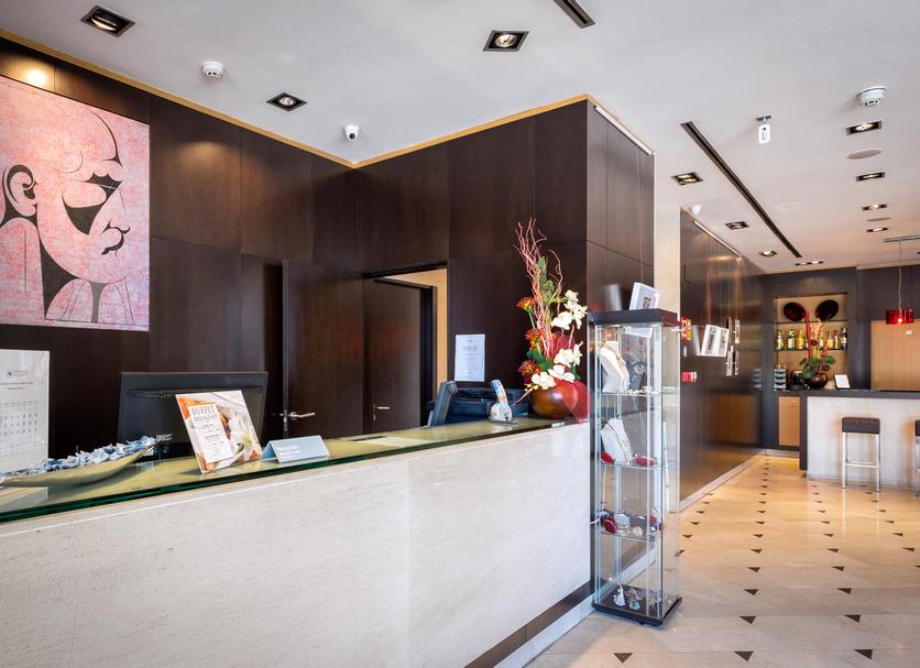 Front desk Photo