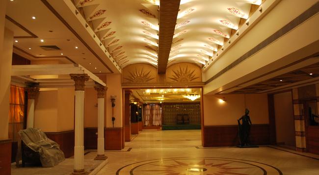Hotel Millennium - Guwahati - Lobby