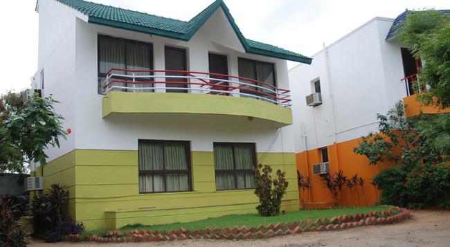 Hotel Beach Park Club and Resorts - Chennai - Building