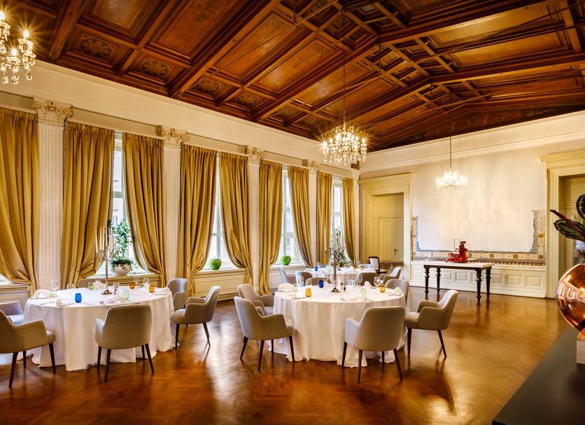 Banquet hall Photo