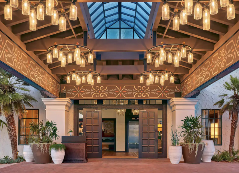Hotel entrance Photo