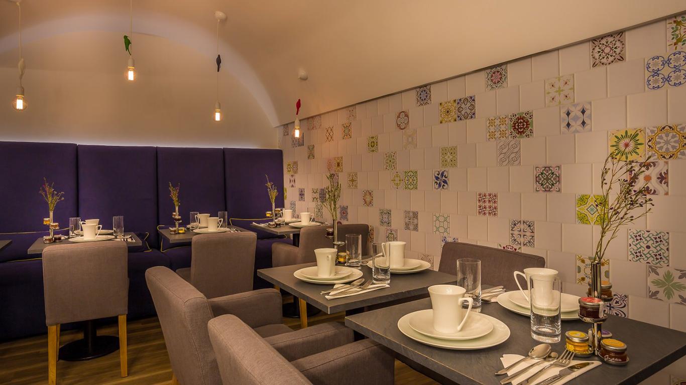Hotel La Parizienne Paris